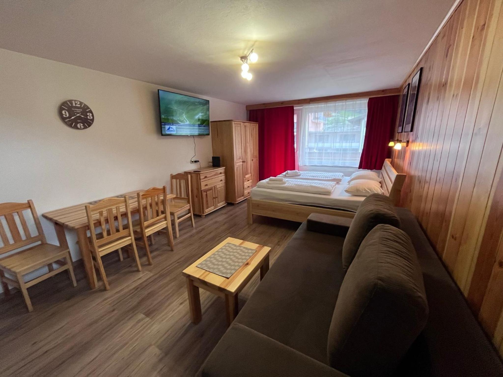 Kaprun Mountain Studio near Ski Bus - Walk Everywhere - Central Location