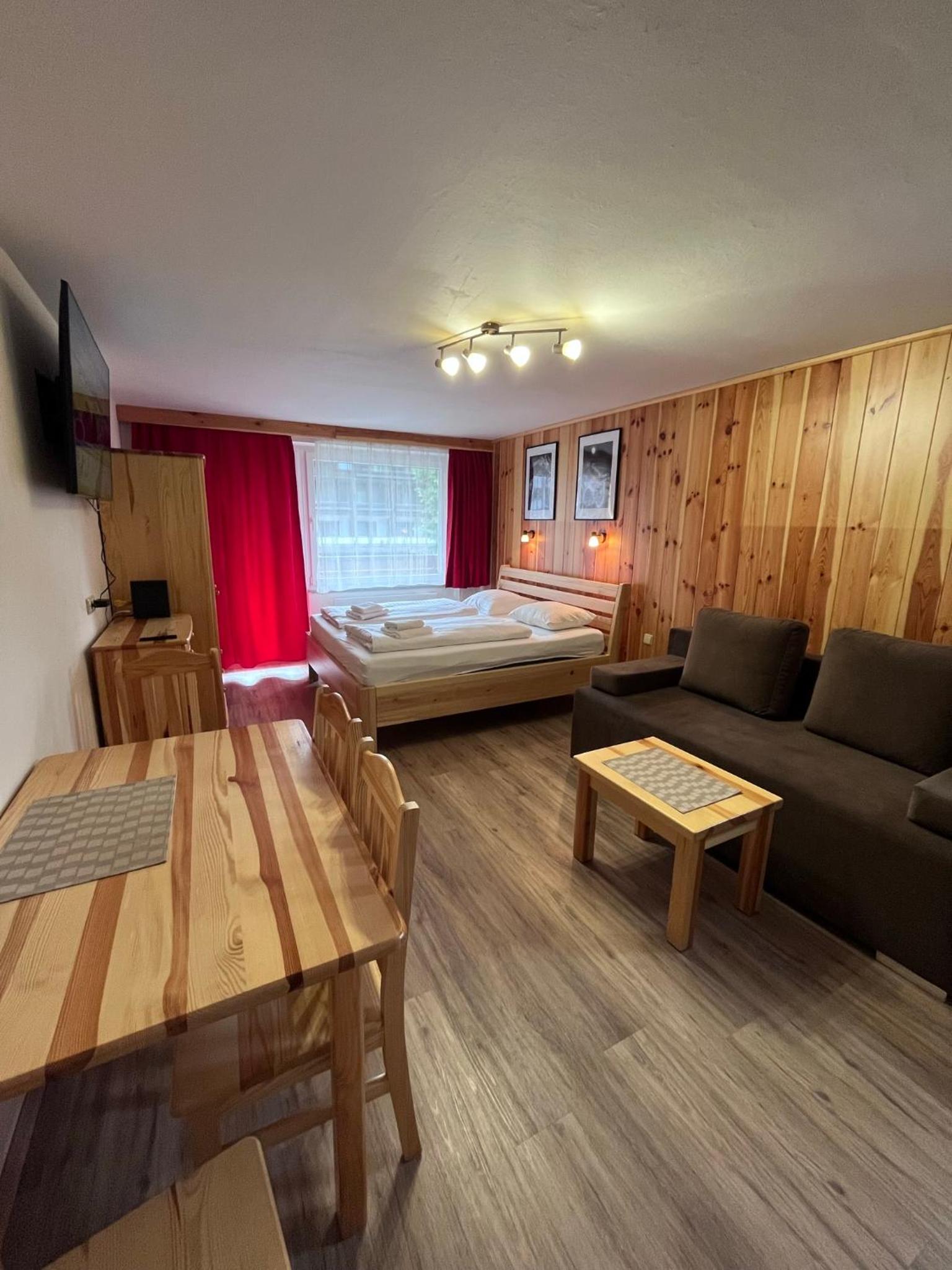 Kaprun Mountain Studio near Ski Bus - Walk Everywhere - Central Location