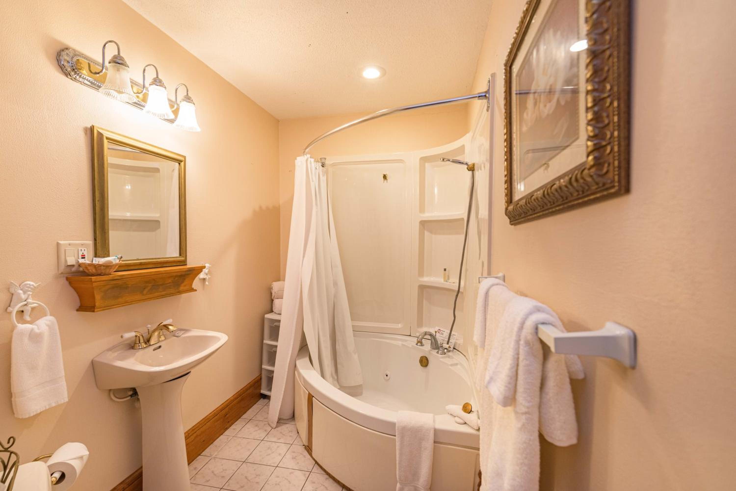 White Rose Inns & Motel