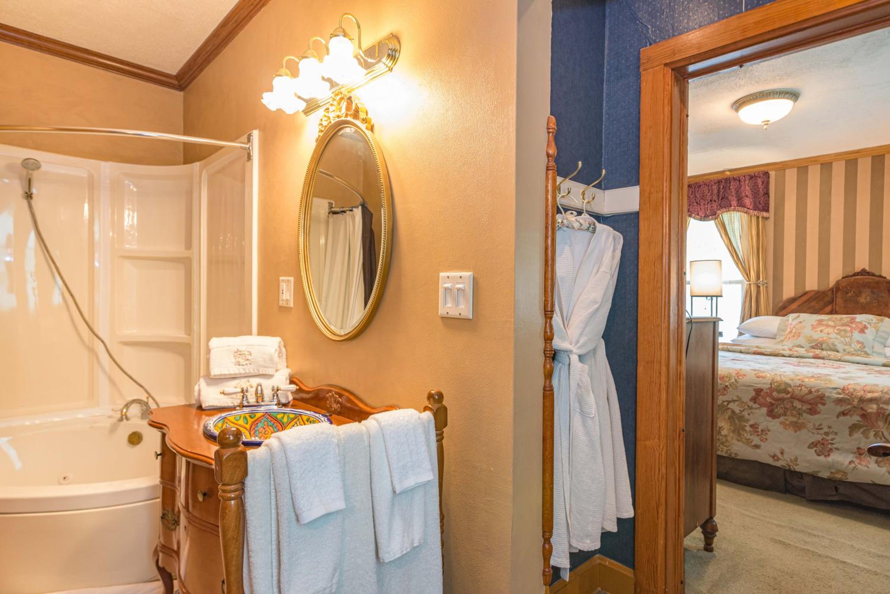 White Rose Inns & Motel