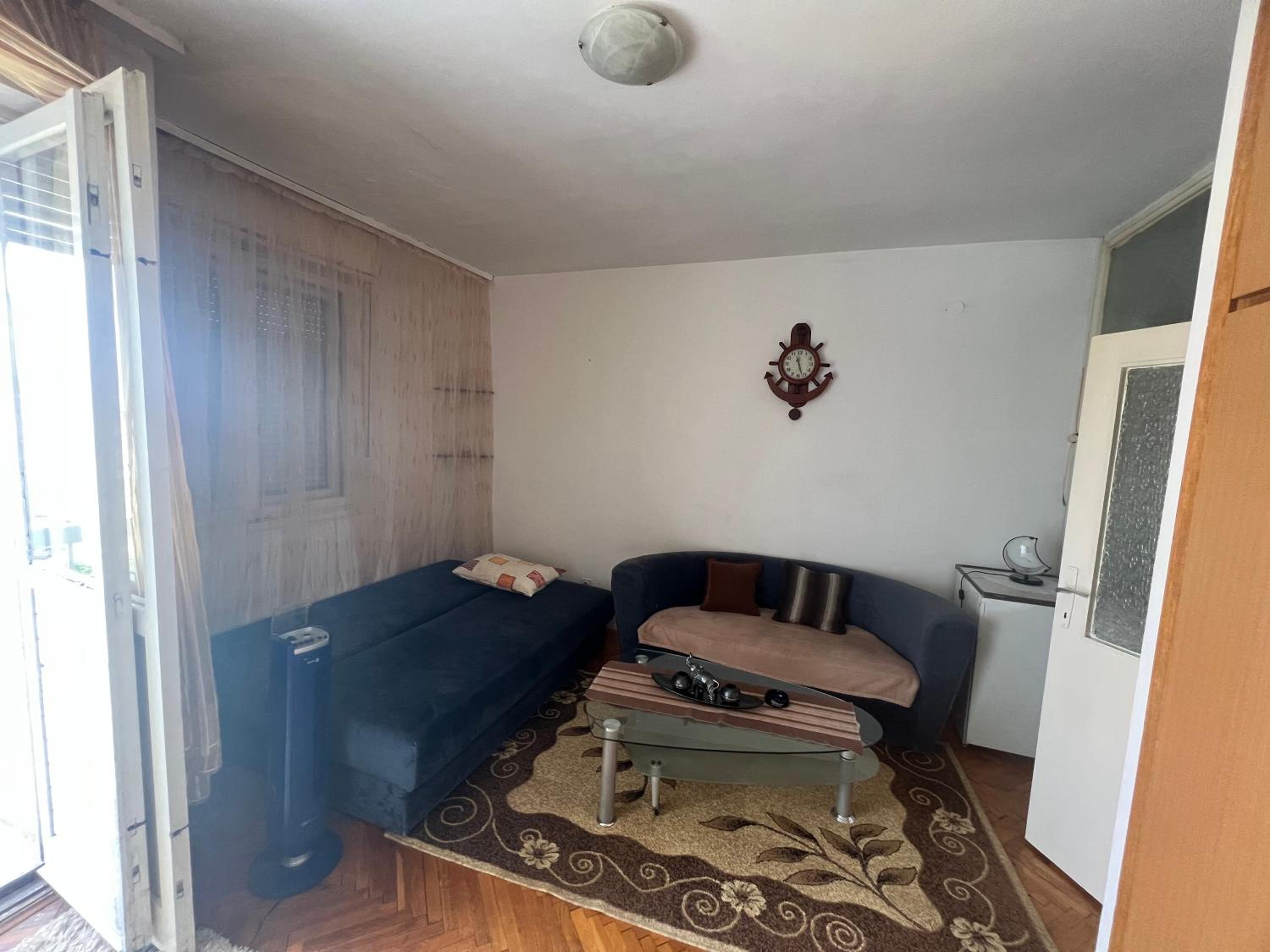 A-D free wi-fi internet, air conditioner,free parking view 4