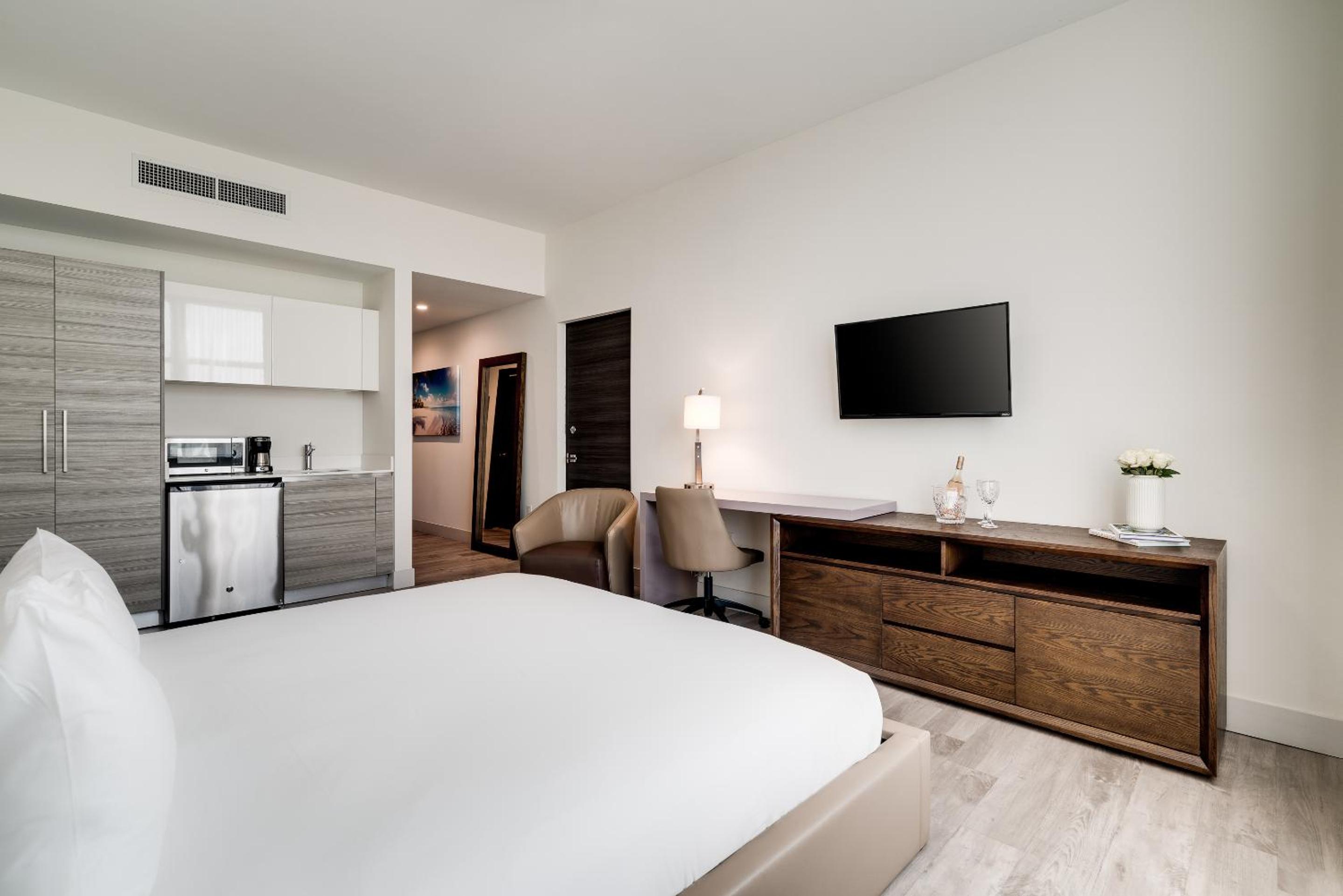 Costa Hollywood Beach Resort - An All Suite Hotel