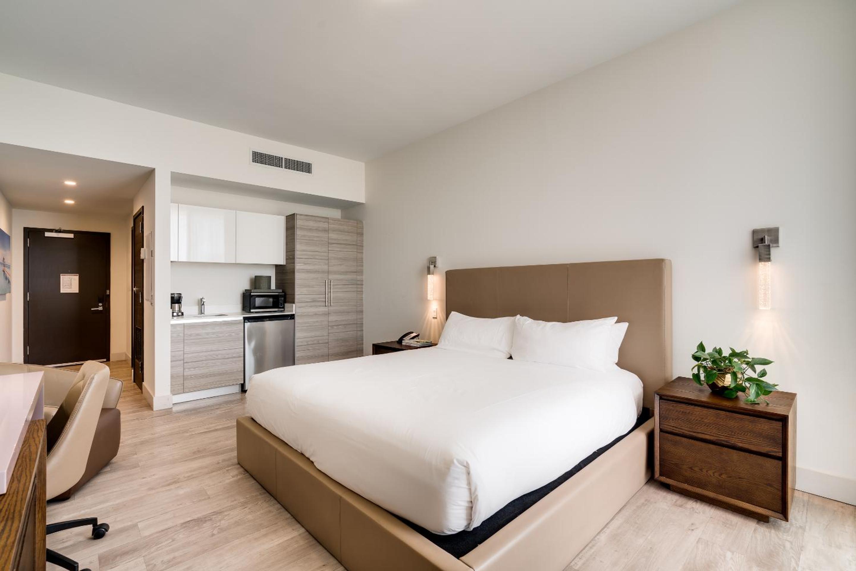 Costa Hollywood Beach Resort - An All Suite Hotel
