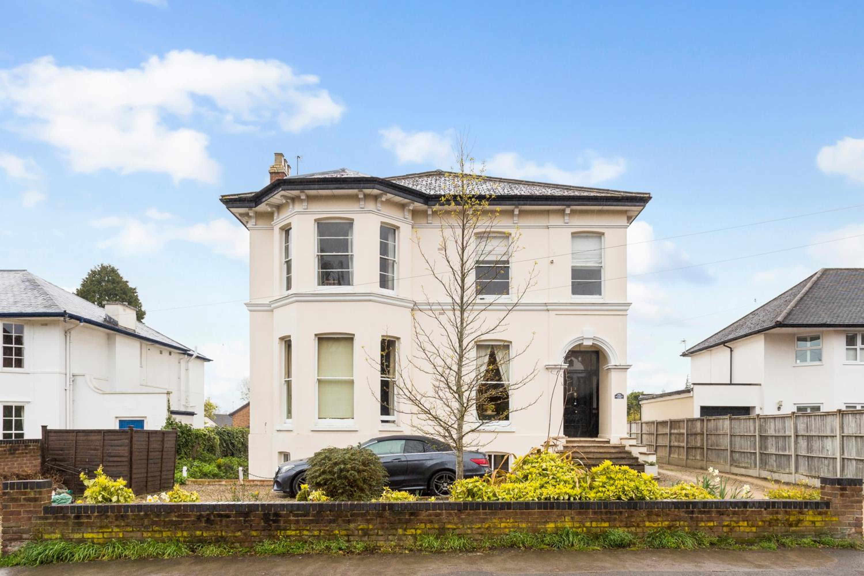 Hotel Cotswold VIP Regency Lodge - Image 1