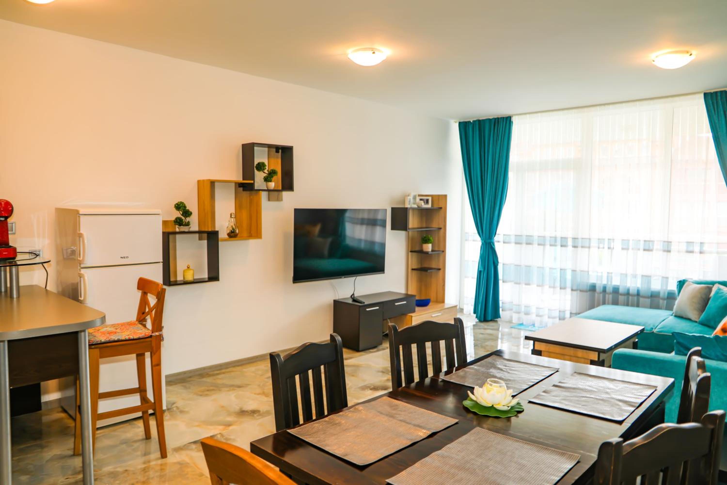 Luxury First Line apartment with pool and sea view in complex Oazis