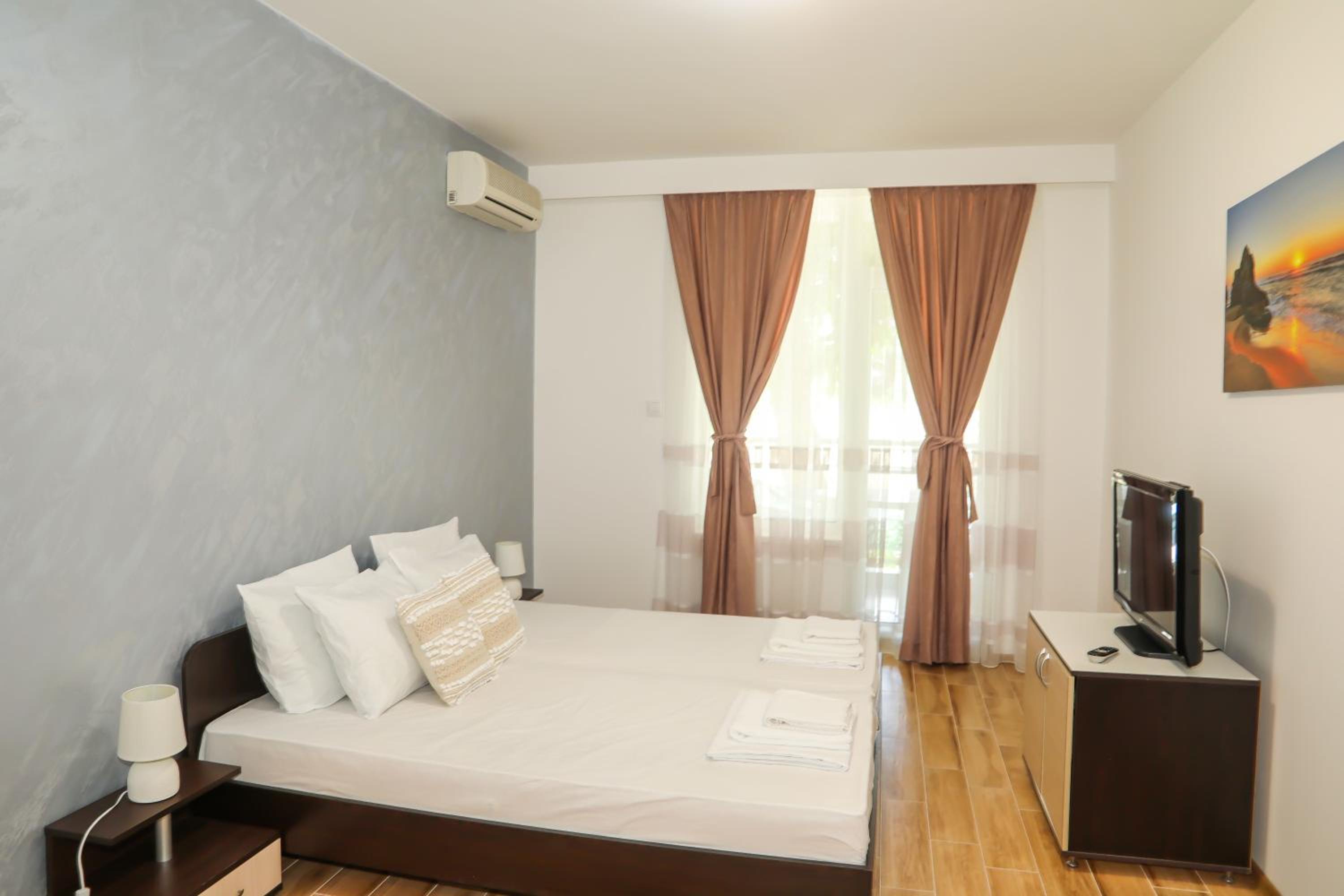 Luxury First Line apartment with pool and sea view in complex Oazis