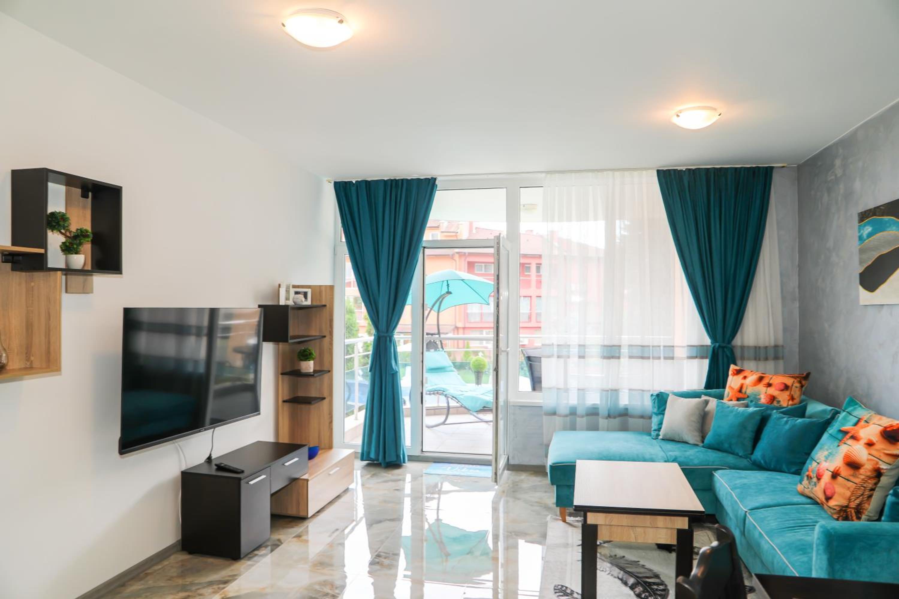 Luxury First Line apartment with pool and sea view in complex Oazis