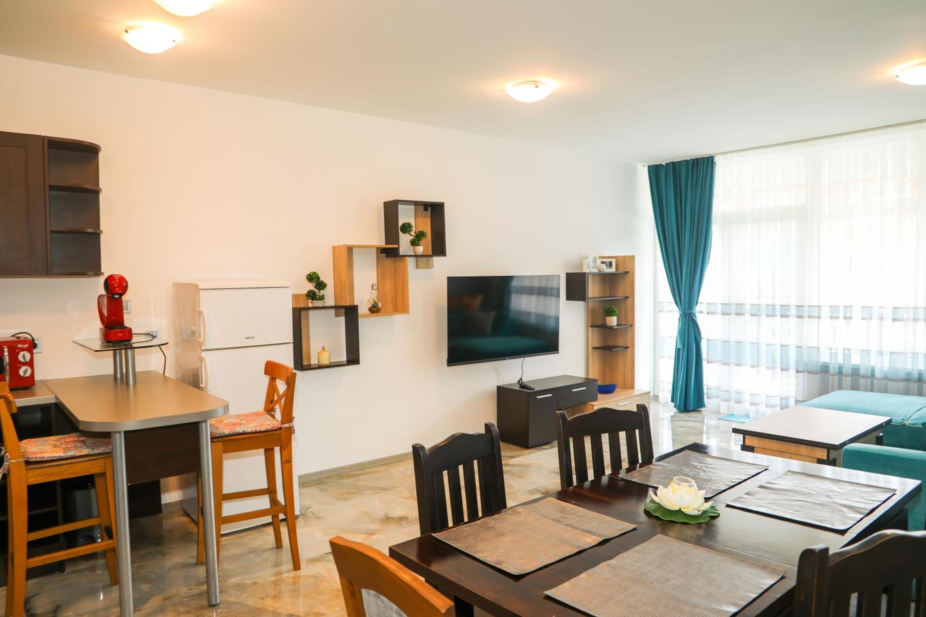Luxury First Line apartment with pool and sea view in complex Oazis