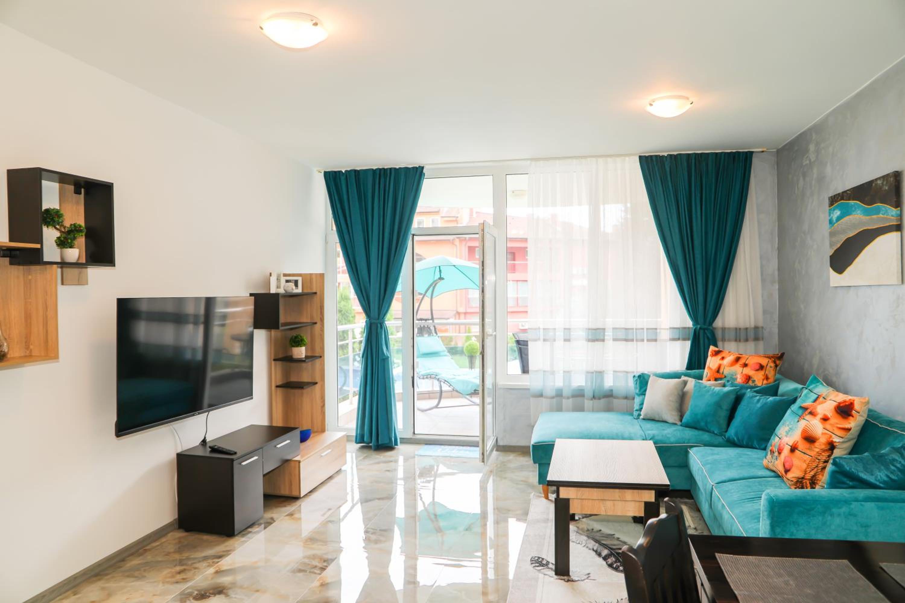 Luxury First Line apartment with pool and sea view in complex Oazis