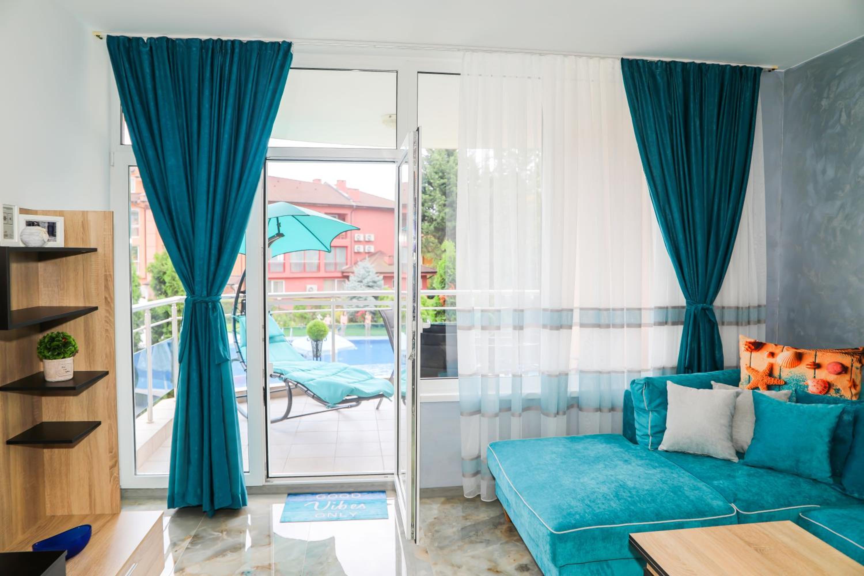 Luxury First Line apartment with pool and sea view in complex Oazis