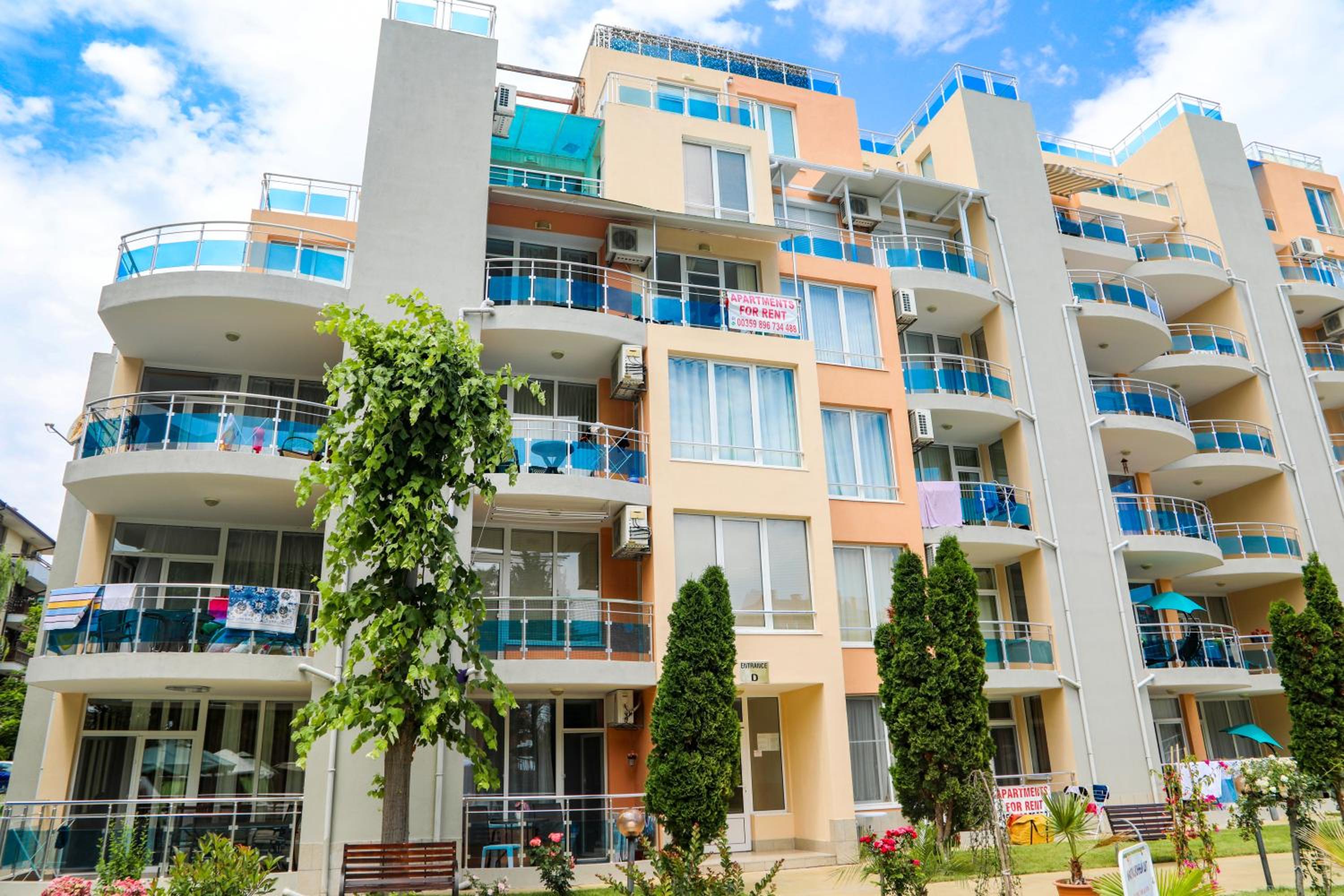 Luxury First Line apartment with pool and sea view in complex Oazis