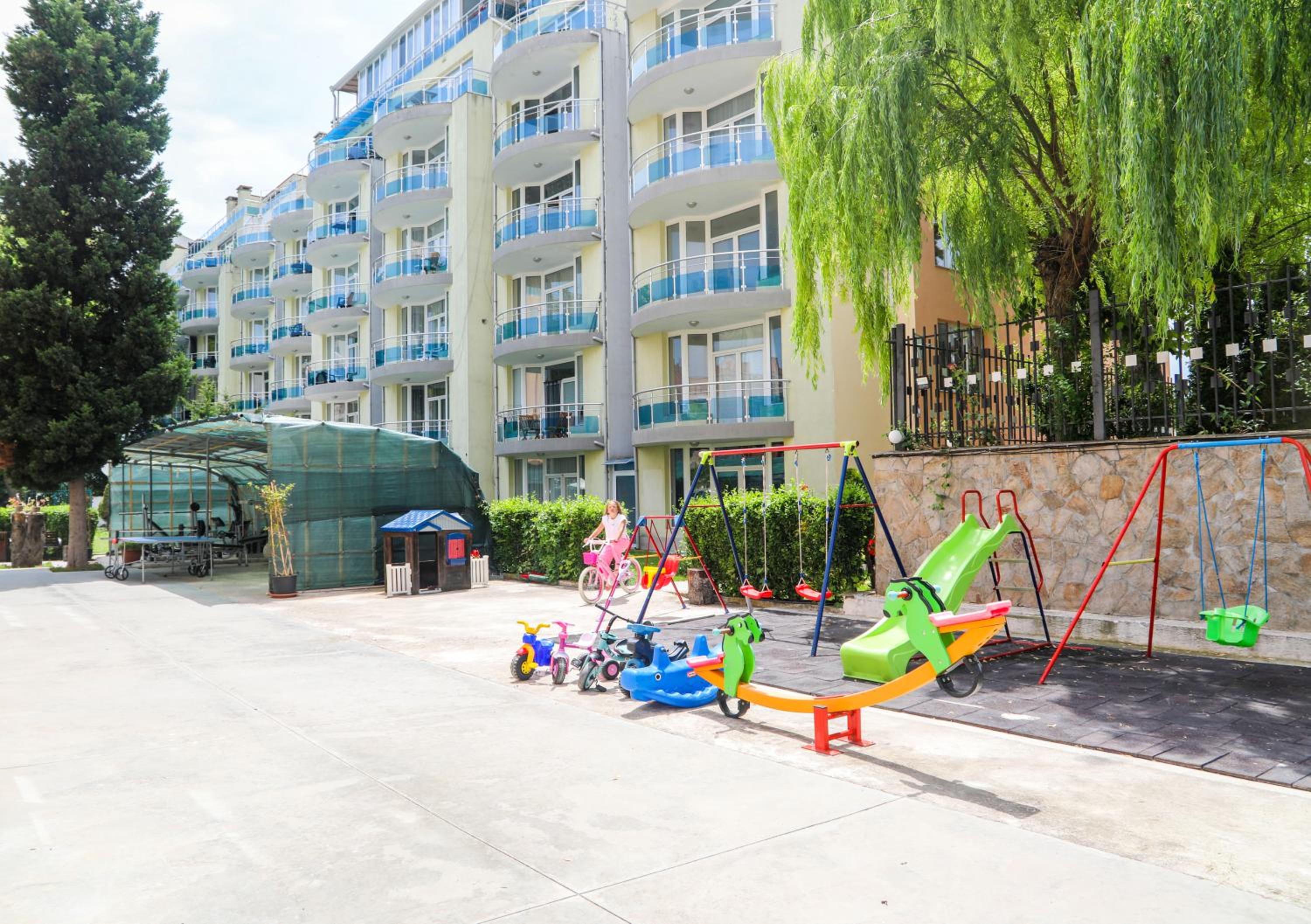 Luxury First Line apartment with pool and sea view in complex Oazis