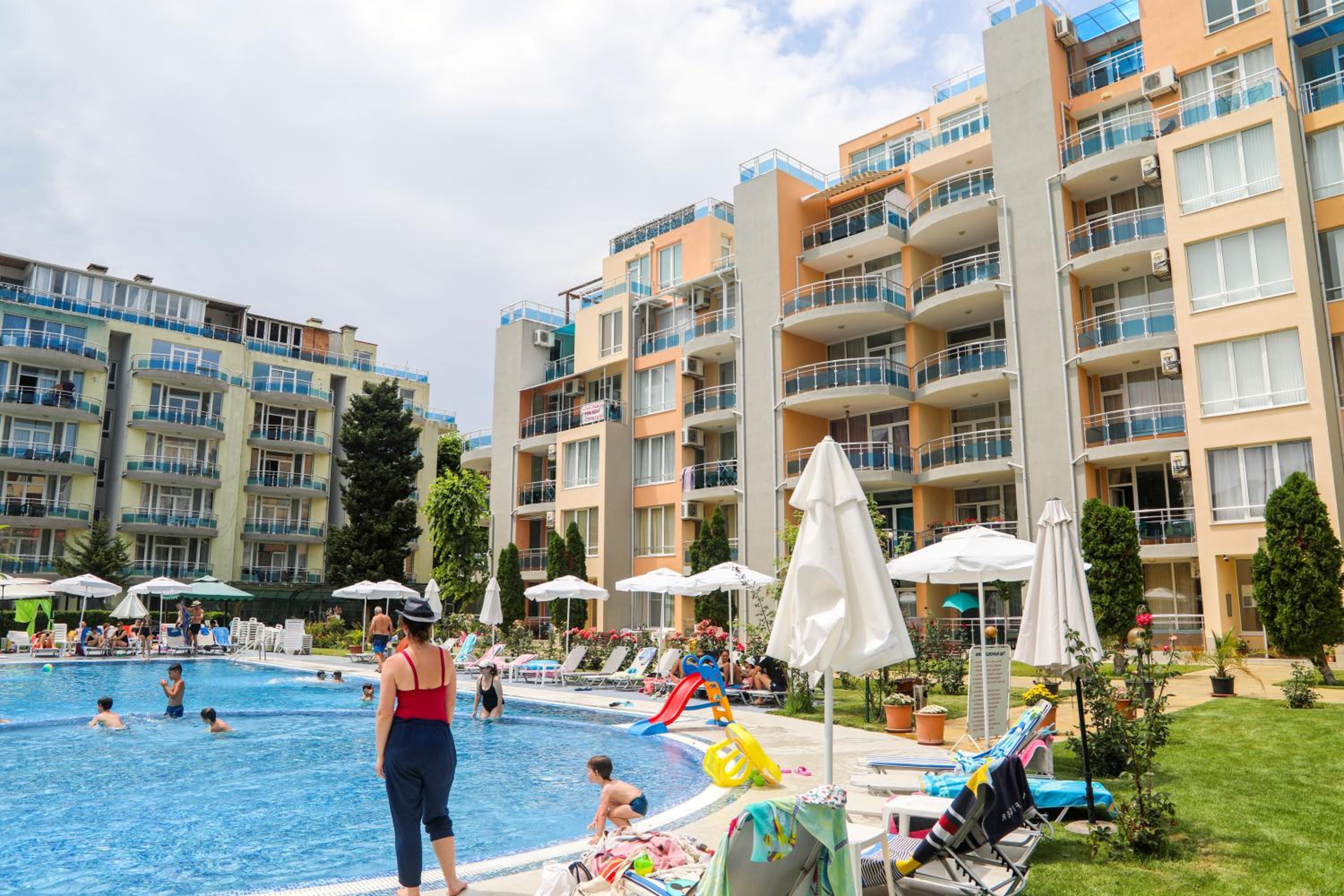 Luxury First Line apartment with pool and sea view in complex Oazis