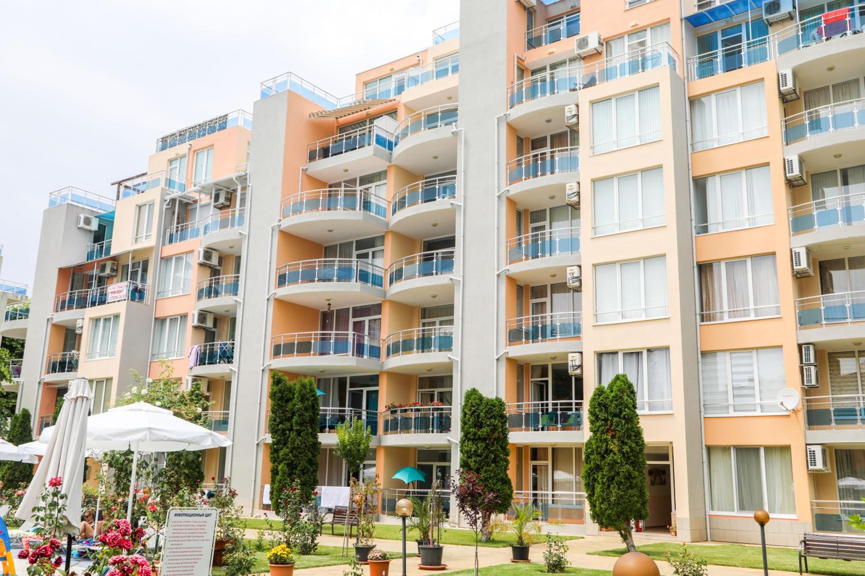 Luxury First Line apartment with pool and sea view in complex Oazis