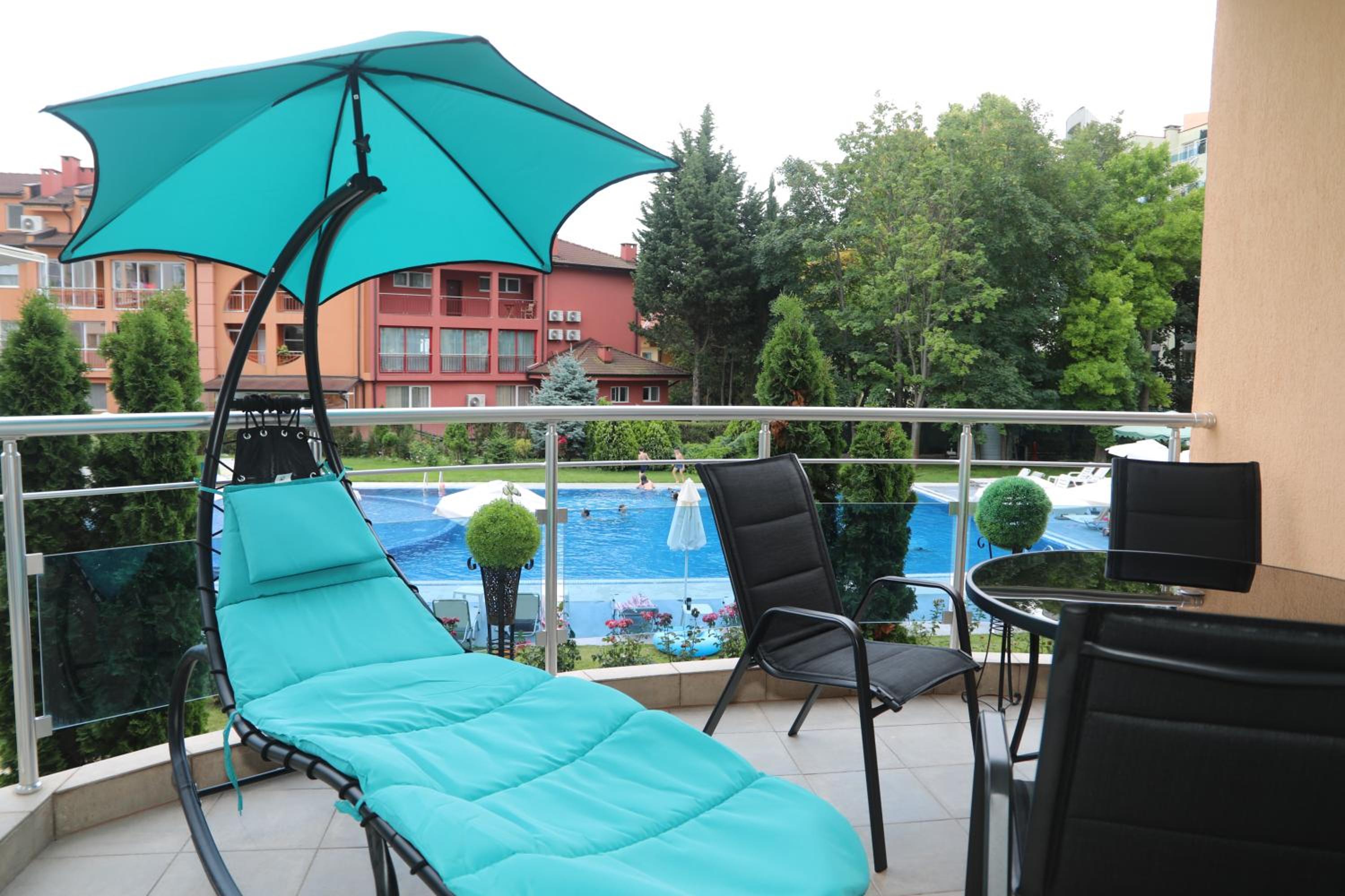 Luxury First Line apartment with pool and sea view in complex Oazis