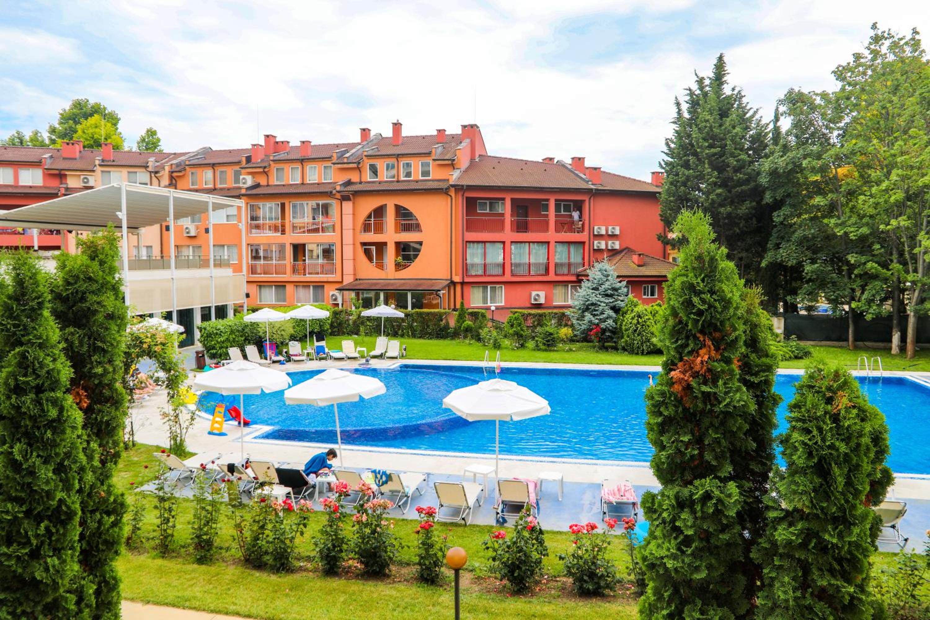 Luxury First Line apartment with pool and sea view in complex Oazis