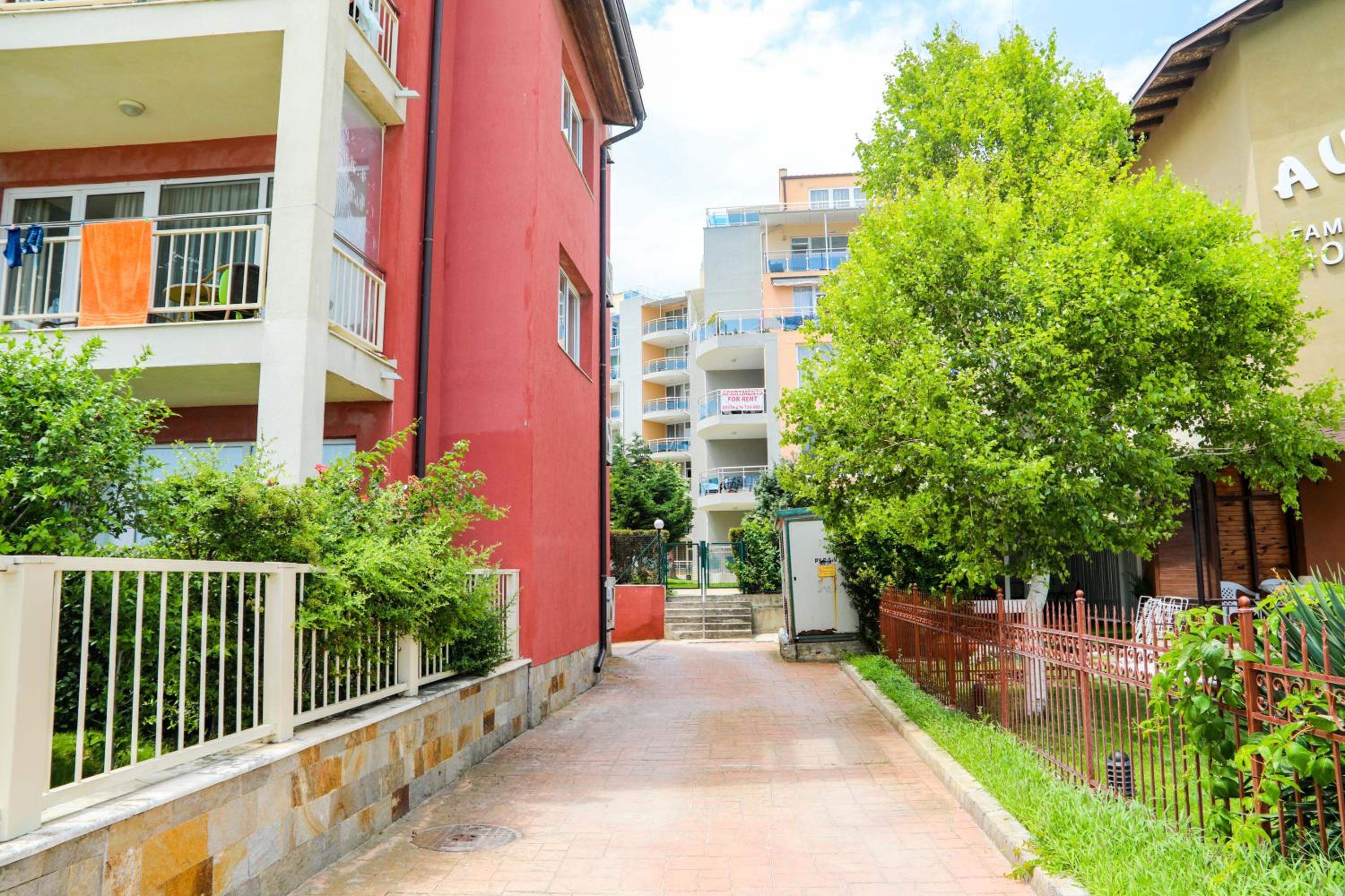 Luxury First Line apartment with pool and sea view in complex Oazis