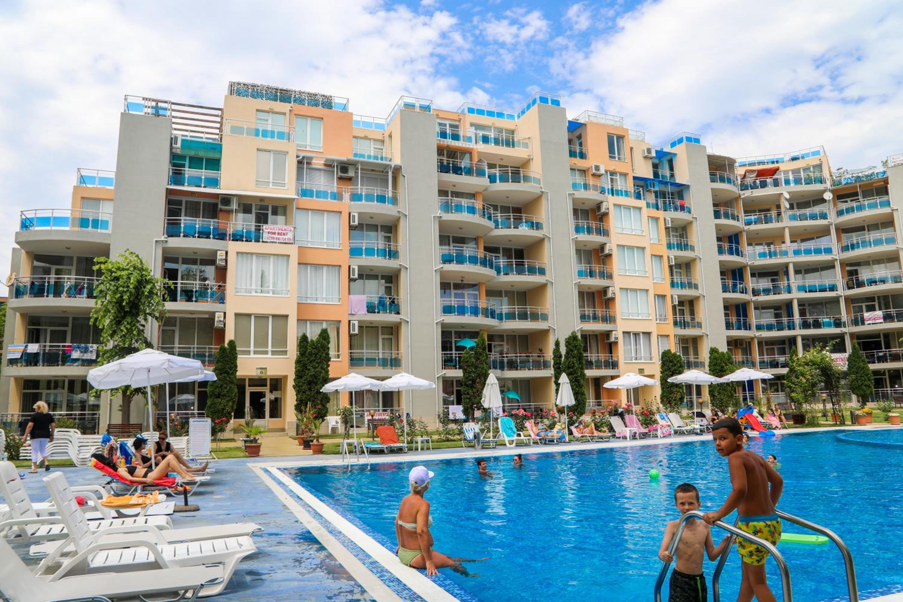 Luxury First Line apartment with pool and sea view in complex Oazis