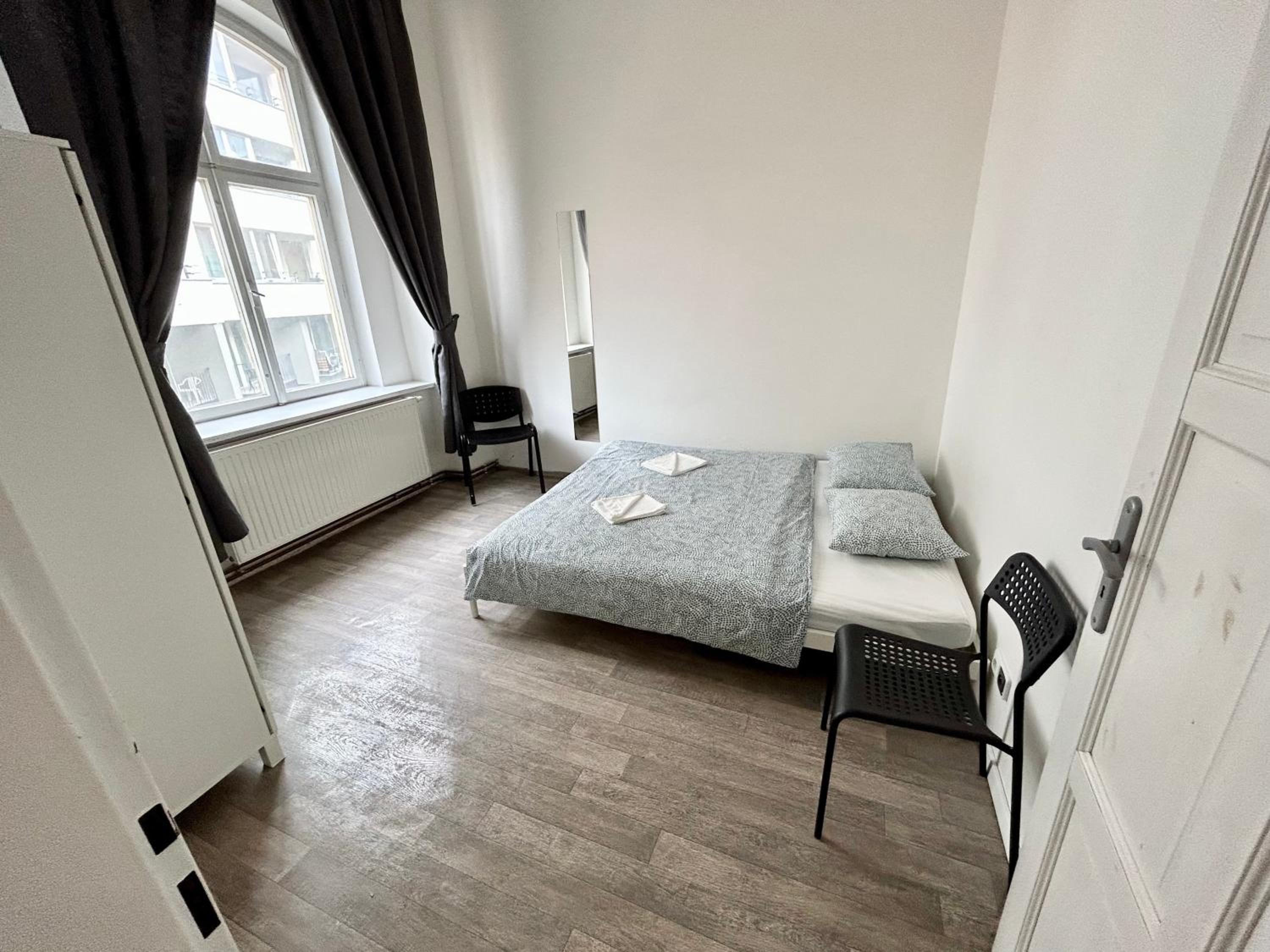 PARTY HOUSE PRAGUE - Apartments Ve Smečkách 18, CITY CENTER!!