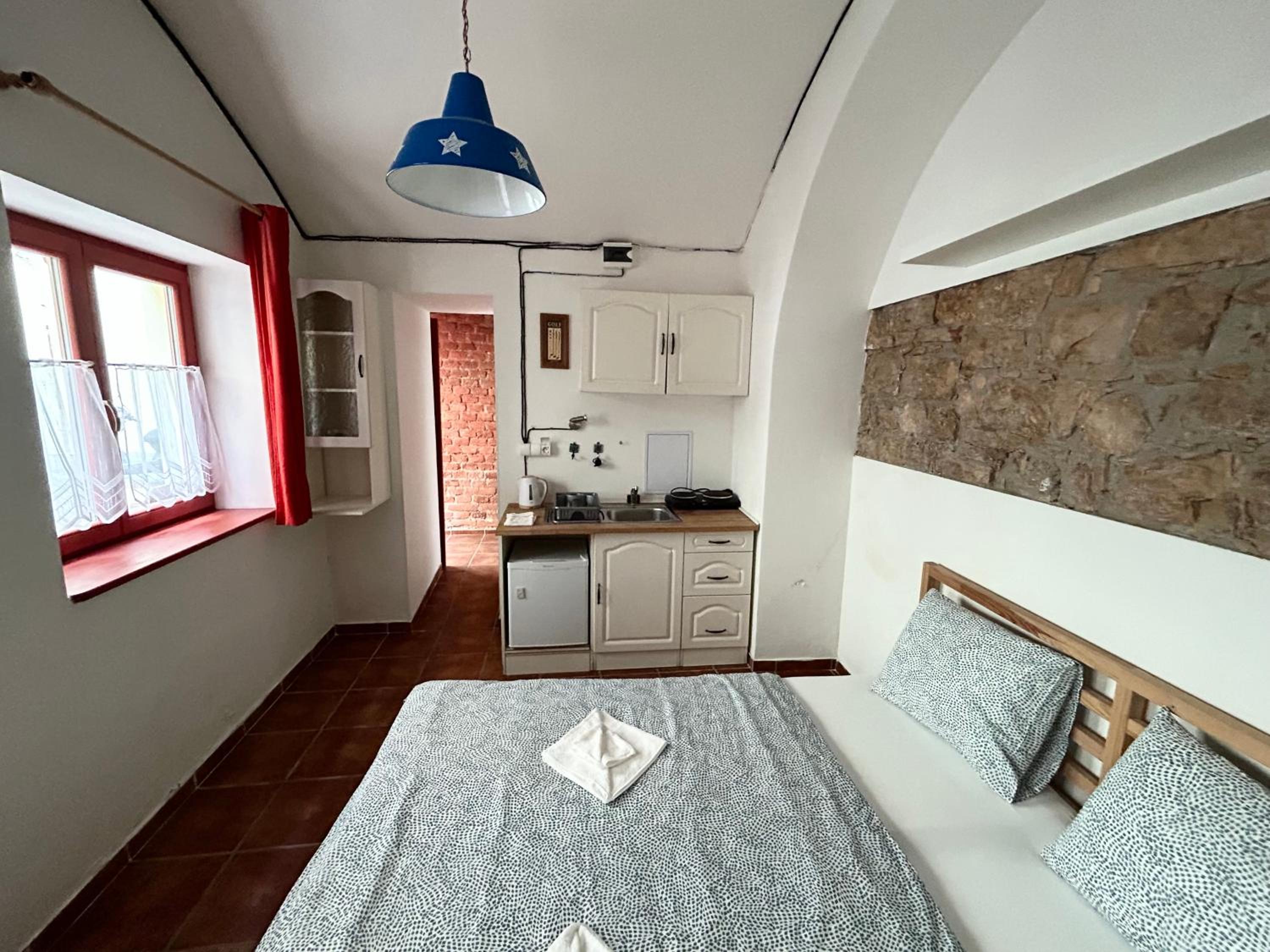 PARTY HOUSE PRAGUE - Apartments Ve Smečkách 18, CITY CENTER!!
