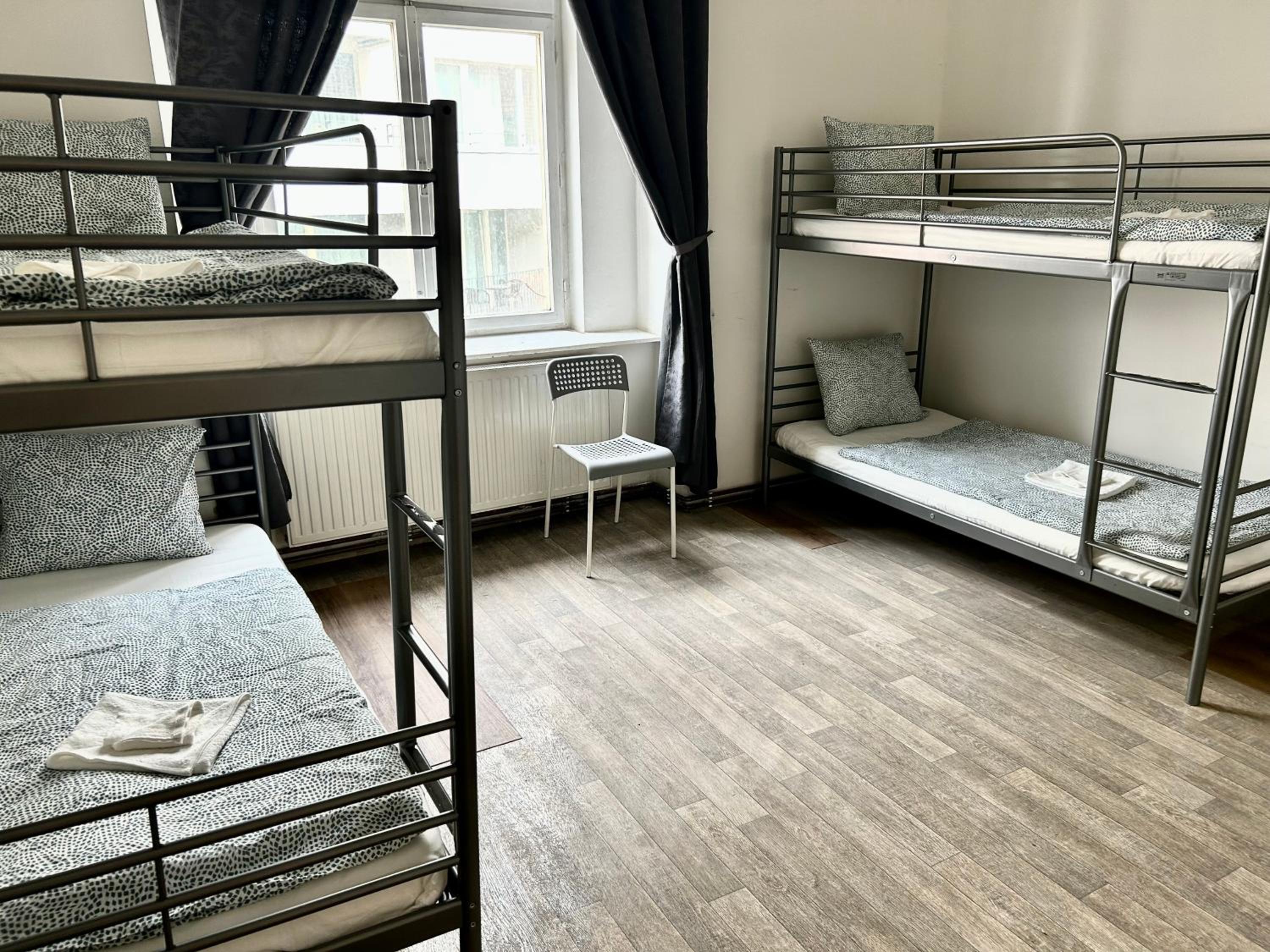 PARTY HOUSE PRAGUE - Apartments Ve Smečkách 18, CITY CENTER!!