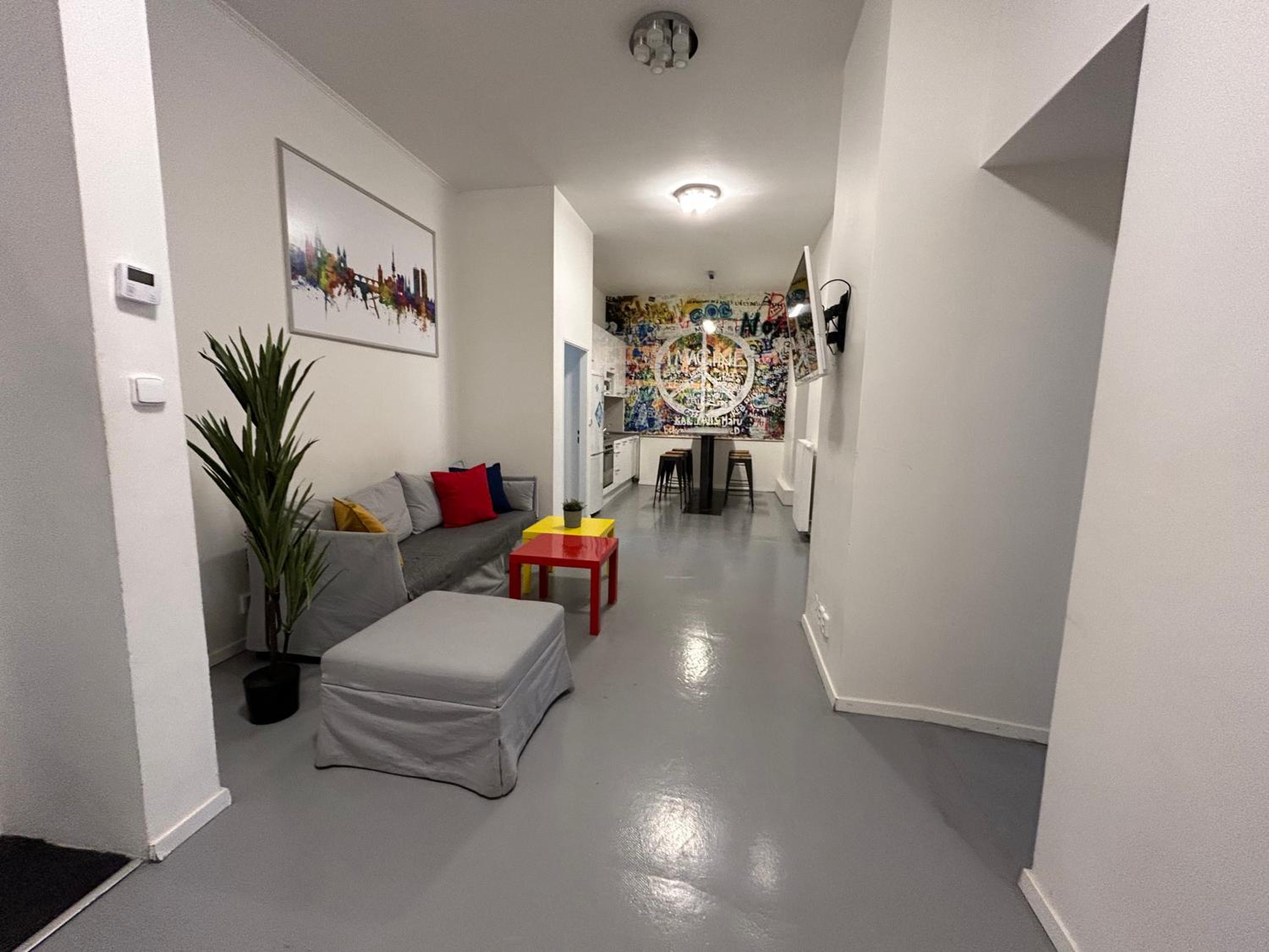 PARTY HOUSE PRAGUE - Apartments Ve Smečkách 18, CITY CENTER!!