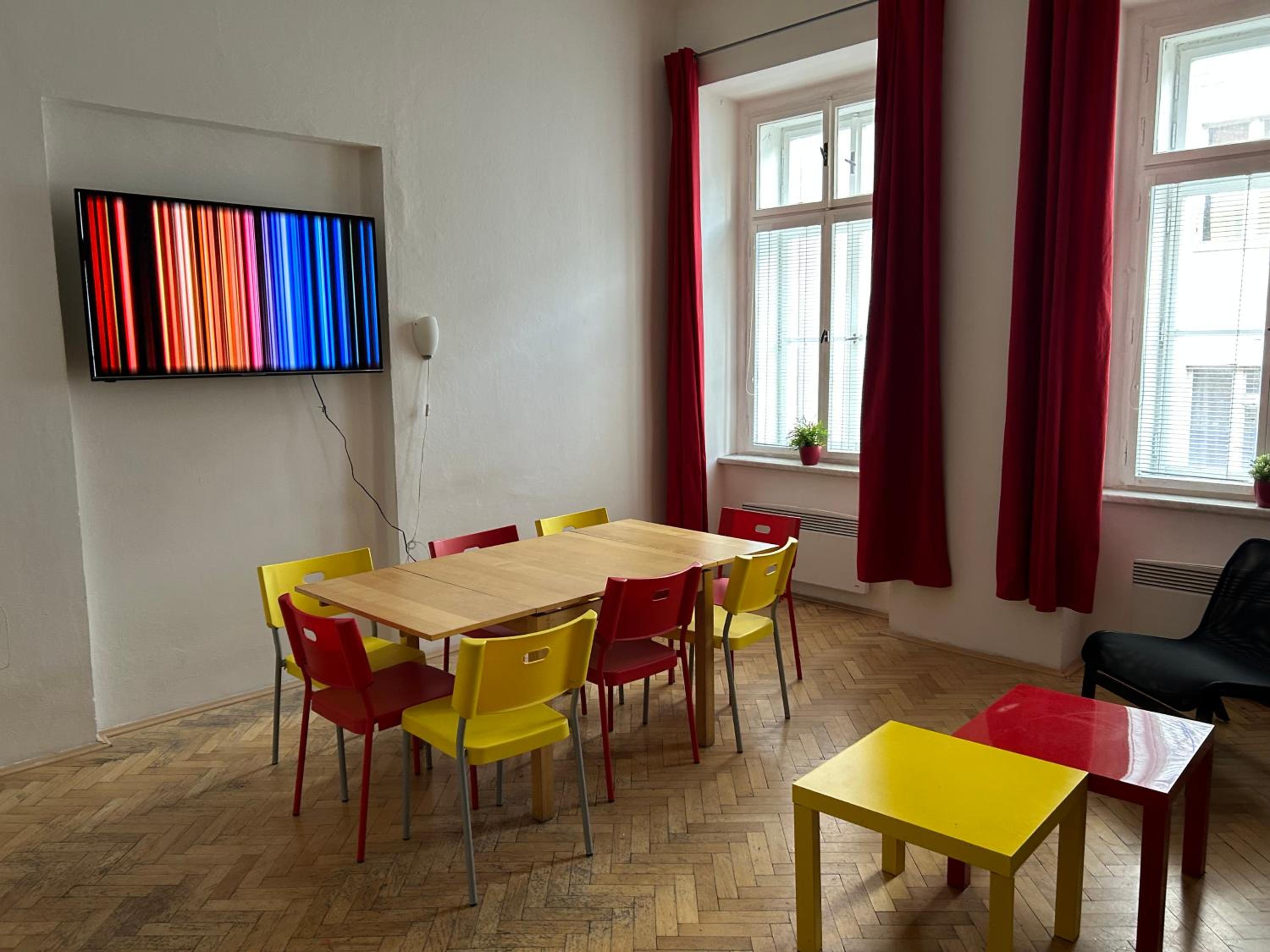 PARTY HOUSE PRAGUE - Apartments Ve Smečkách 18, CITY CENTER!!
