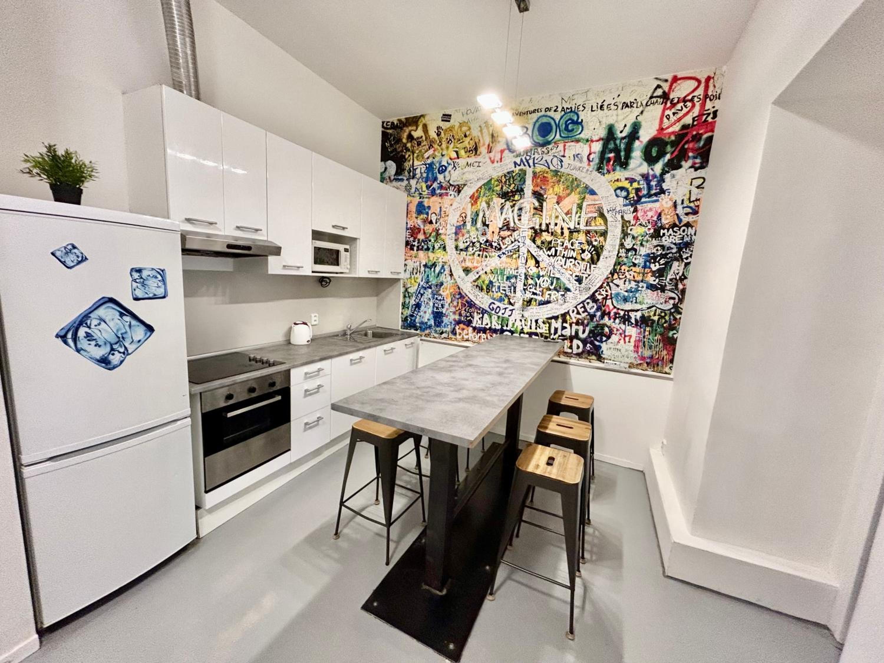 PARTY HOUSE PRAGUE - Apartments Ve Smečkách 18, CITY CENTER!!