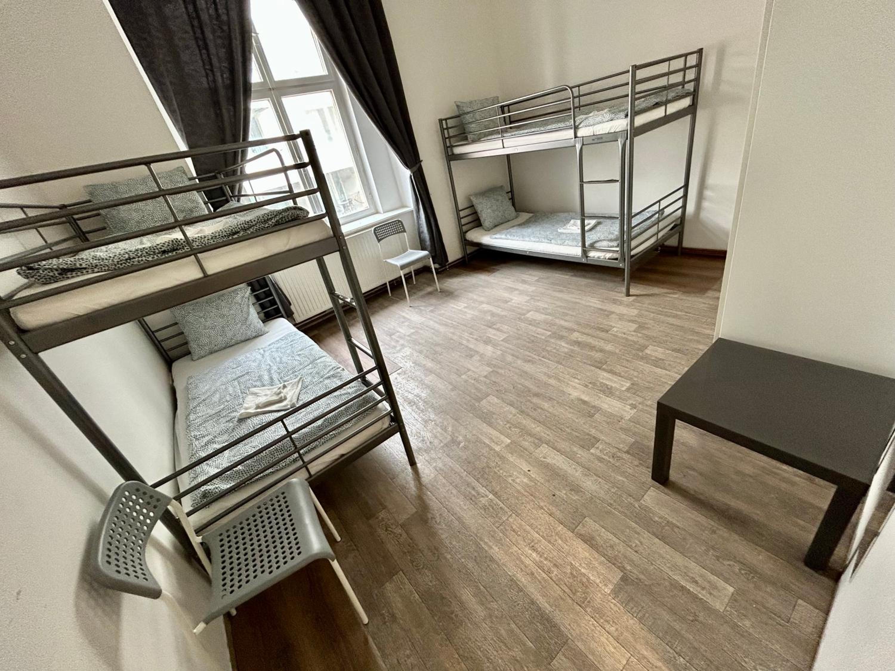 PARTY HOUSE PRAGUE - Apartments Ve Smečkách 18, CITY CENTER!!