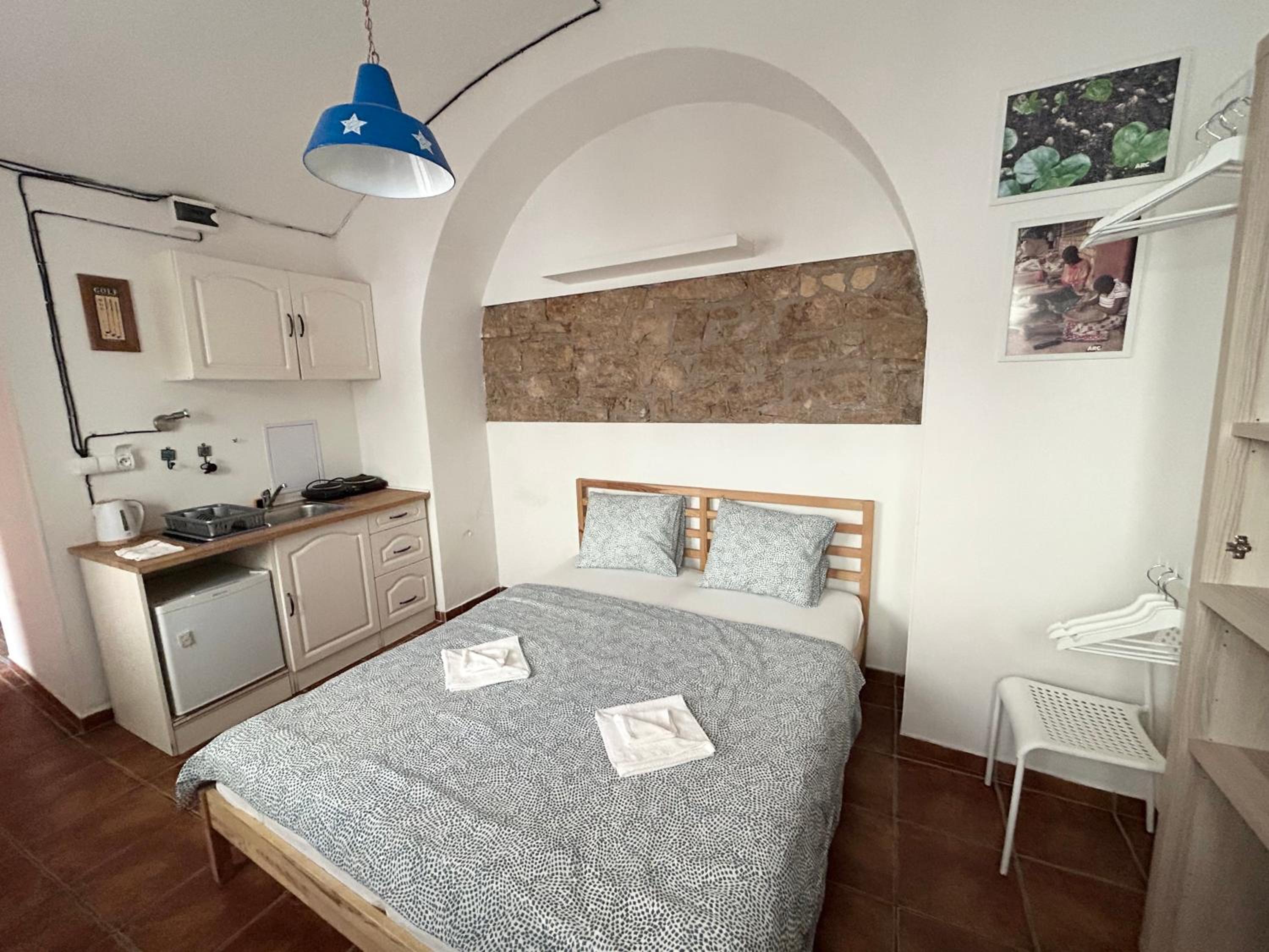 PARTY HOUSE PRAGUE - Apartments Ve Smečkách 18, CITY CENTER!!