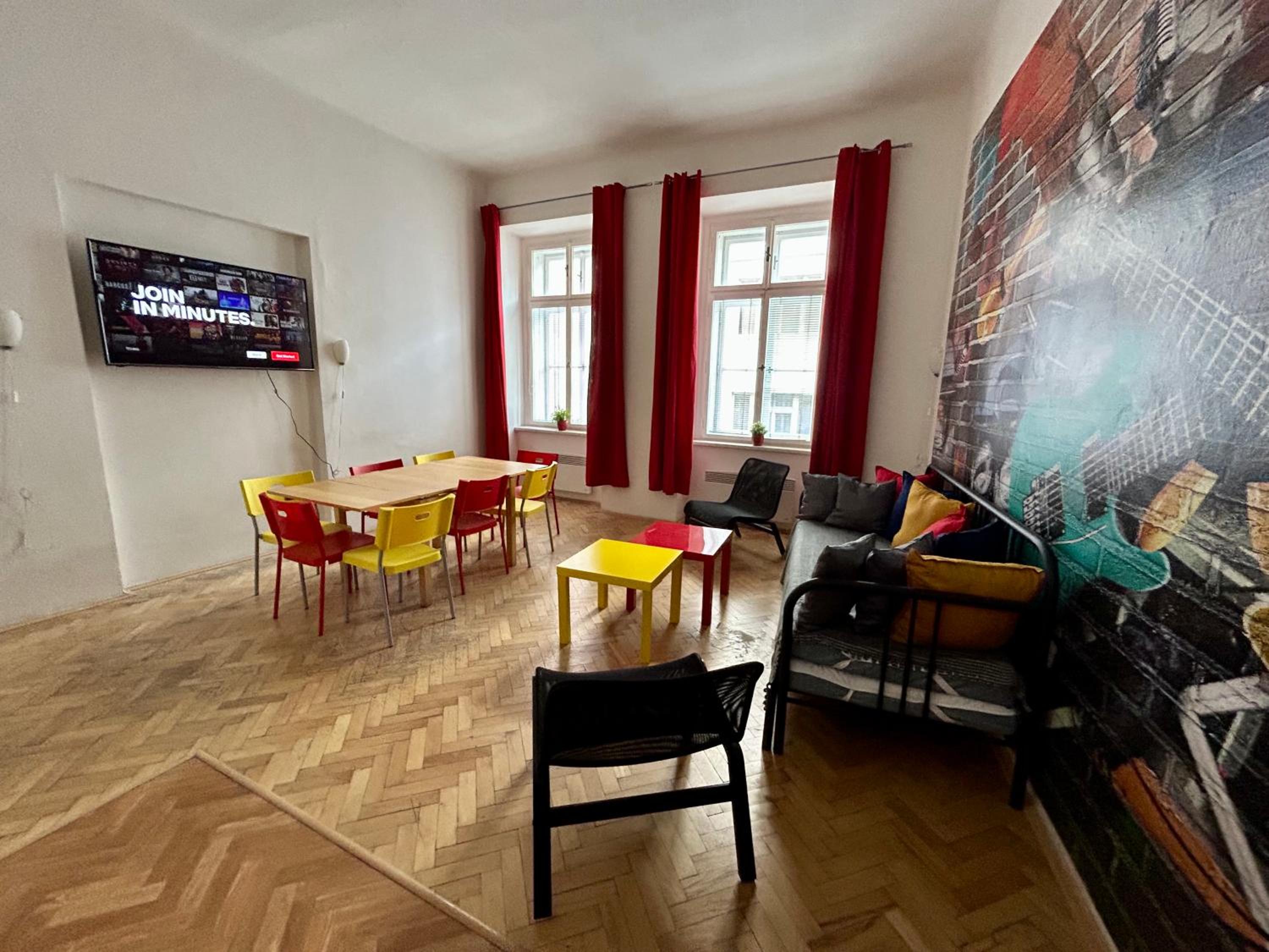 PARTY HOUSE PRAGUE - Apartments Ve Smečkách 18, CITY CENTER!!