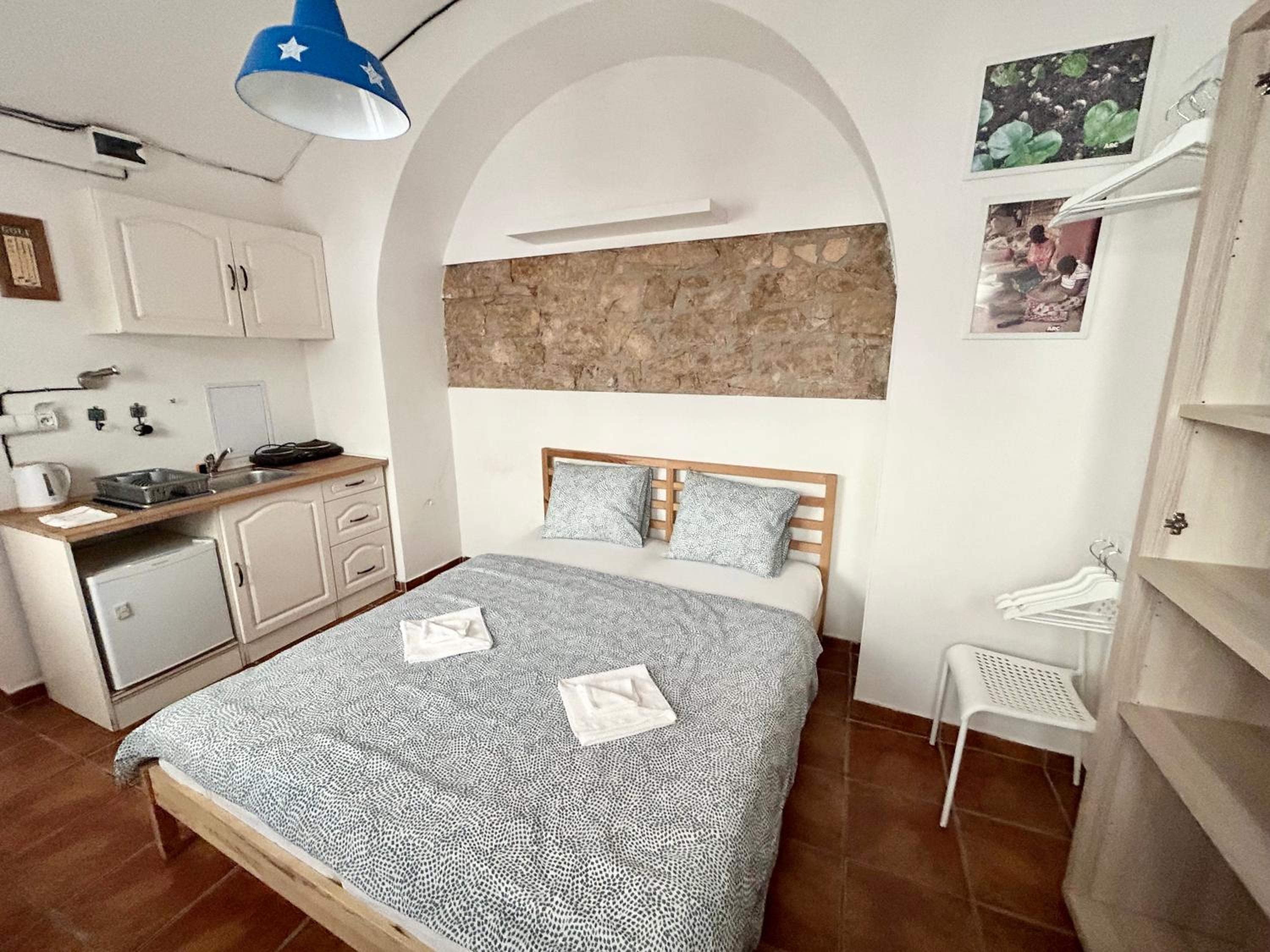 PARTY HOUSE PRAGUE - Apartments Ve Smečkách 18, CITY CENTER!!