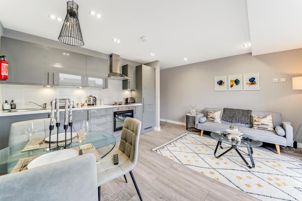 Modern 1 Bed Apt by Old Street / Shoreditch