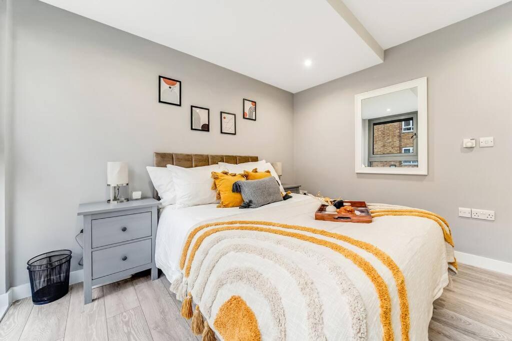 Modern 1 Bed Apt by Old Street / Shoreditch