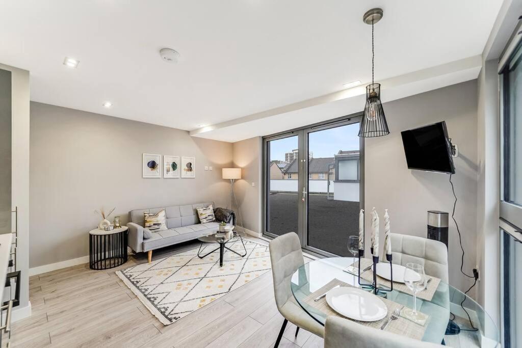 Modern 1 Bed Apt by Old Street / Shoreditch