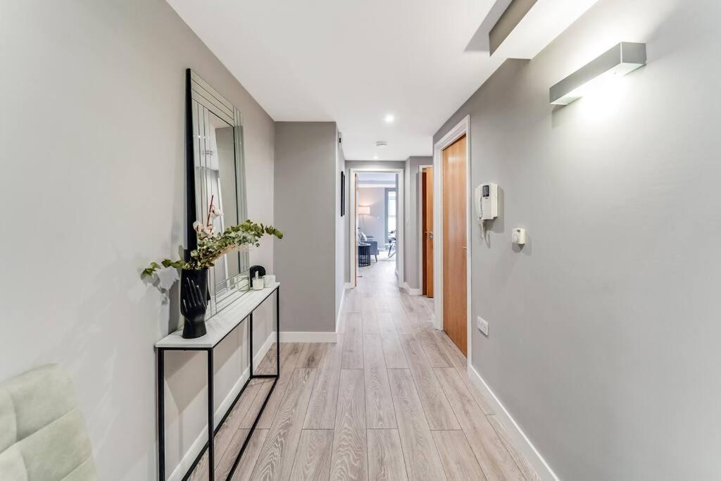 Modern 1 Bed Apt by Old Street / Shoreditch