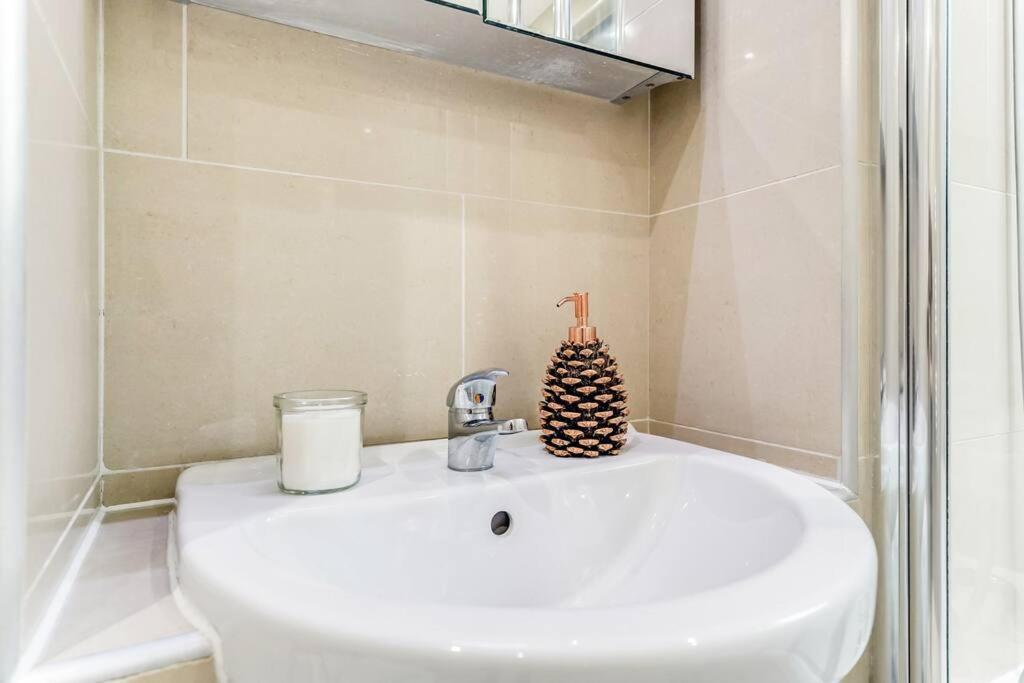 Modern 1 Bed Apt by Old Street / Shoreditch