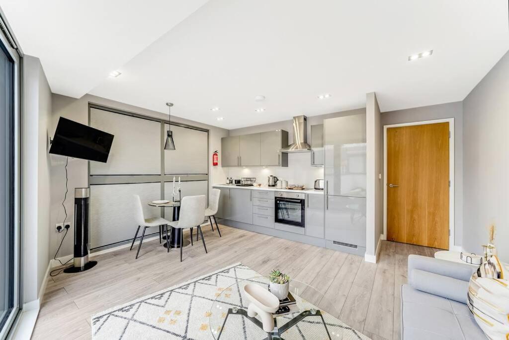 Modern 1 Bed Apt by Old Street / Shoreditch