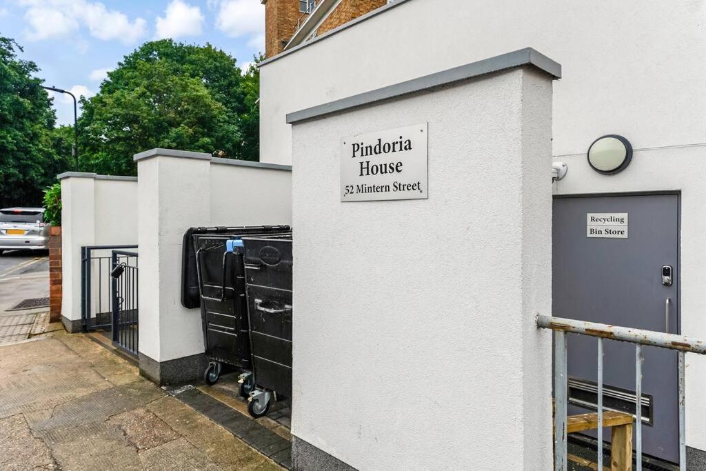 Modern 1 Bed Apt by Old Street / Shoreditch