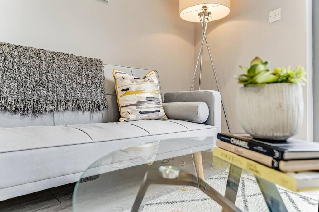 Modern 1 Bed Apt by Old Street / Shoreditch