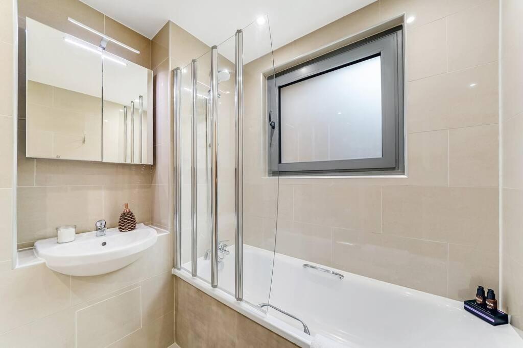 Modern 1 Bed Apt by Old Street / Shoreditch