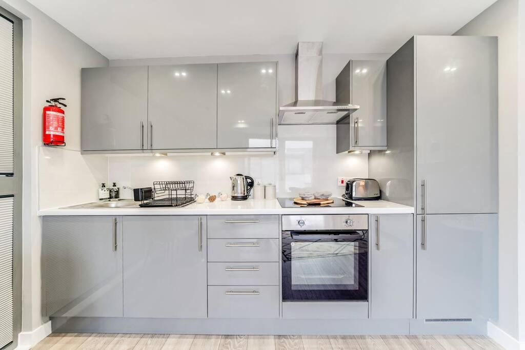 Modern 1 Bed Apt by Old Street / Shoreditch