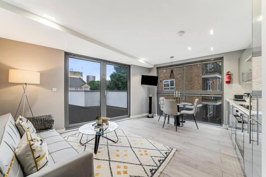 Modern 1 Bed Apt by Old Street / Shoreditch
