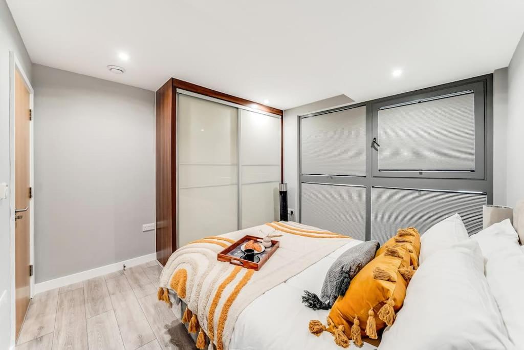 Modern 1 Bed Apt by Old Street / Shoreditch