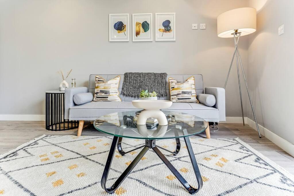 Modern 1 Bed Apt by Old Street / Shoreditch