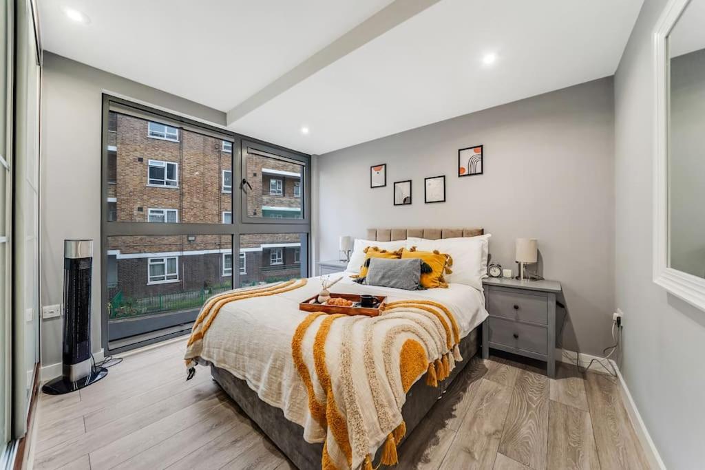 Modern 1 Bed Apt by Old Street / Shoreditch
