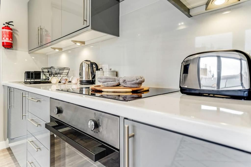 Modern 1 Bed Apt by Old Street / Shoreditch