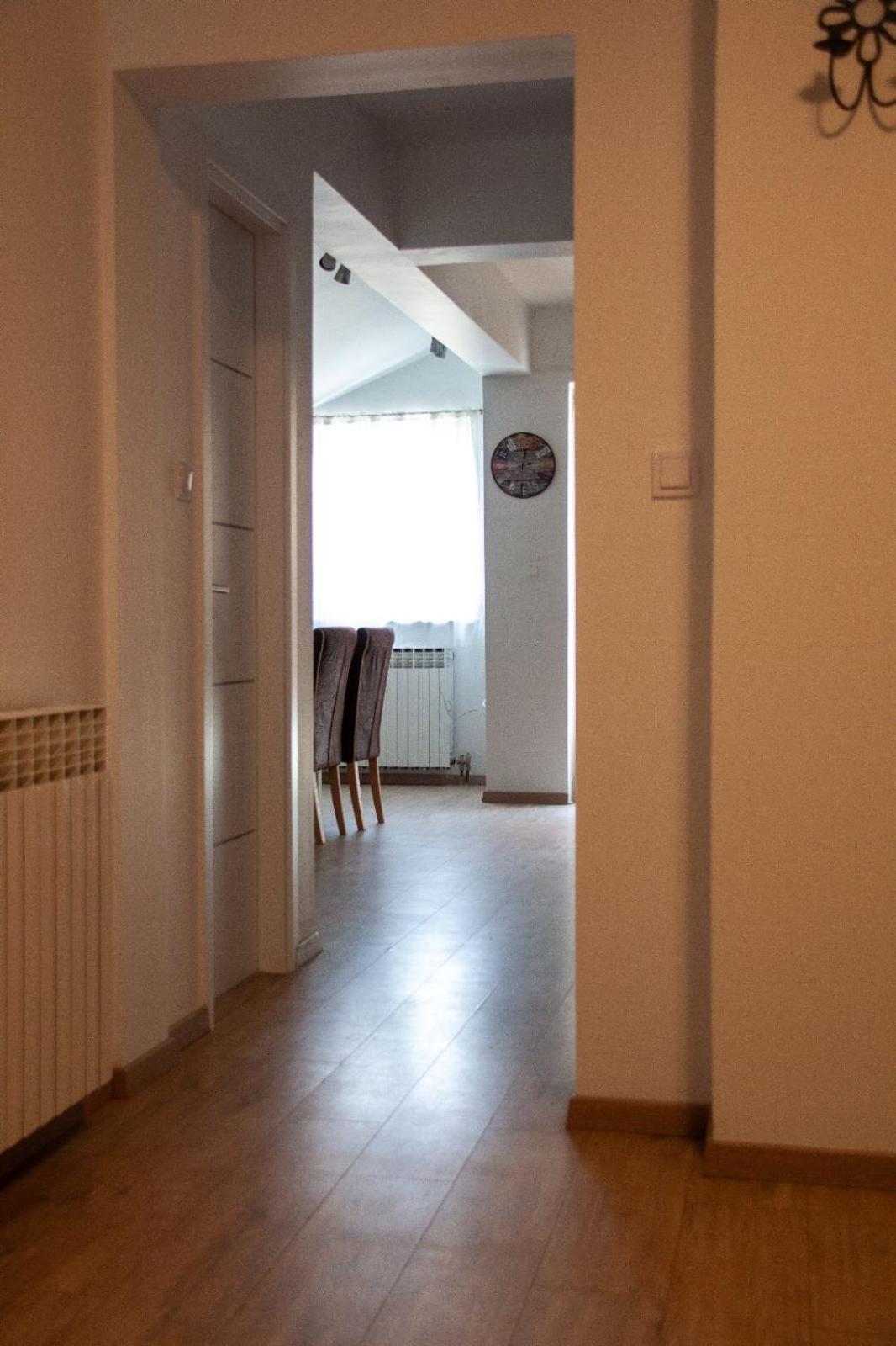 Apartment Mate