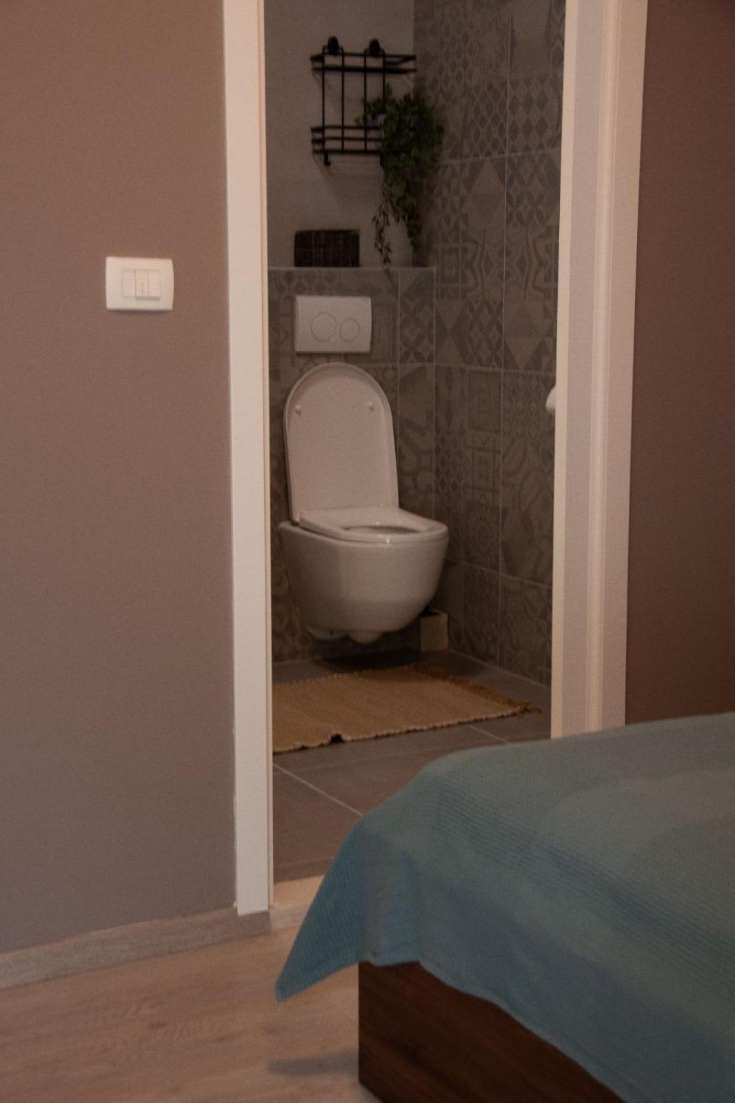 Apartment Mate