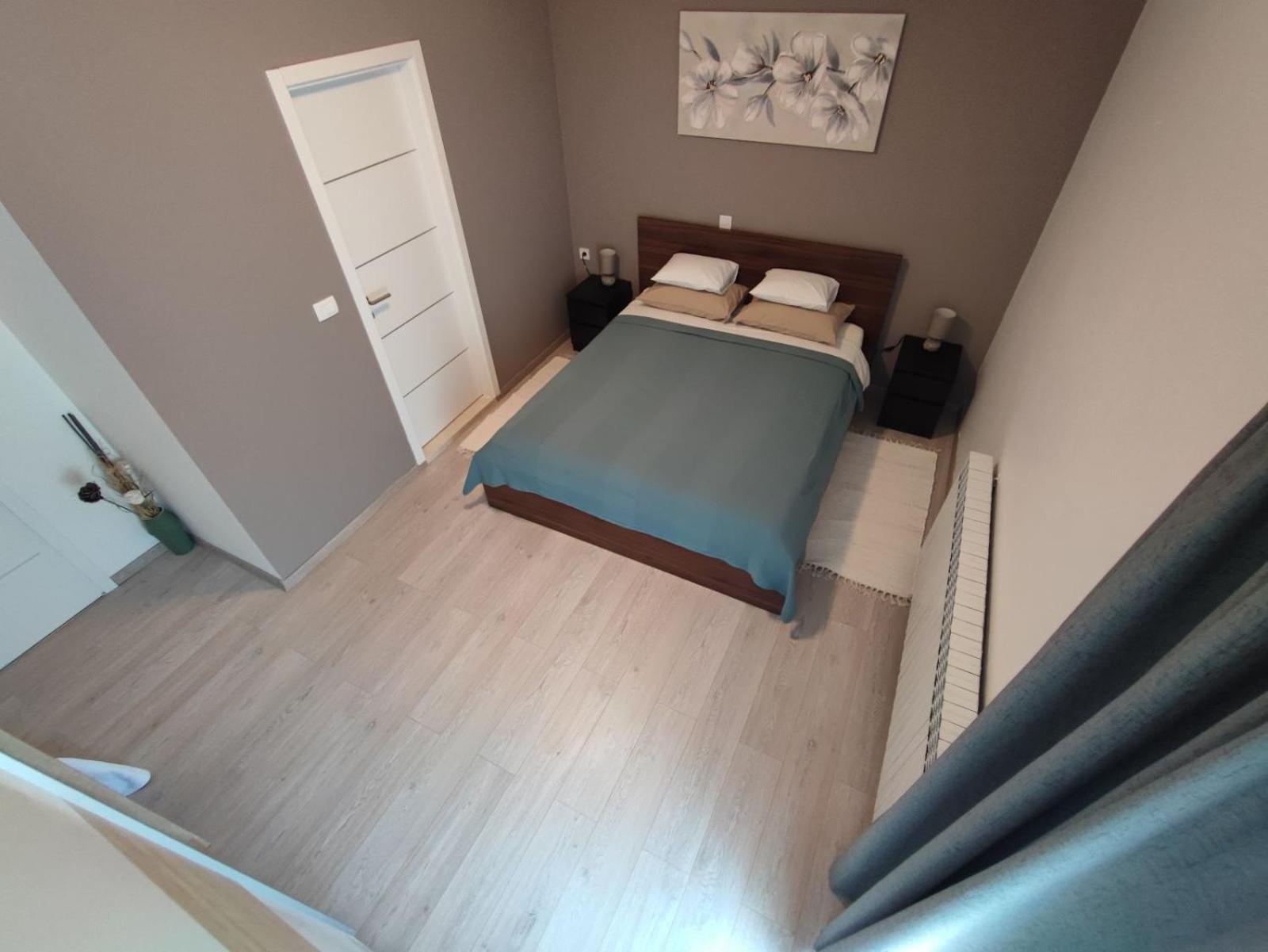 Apartment Mate
